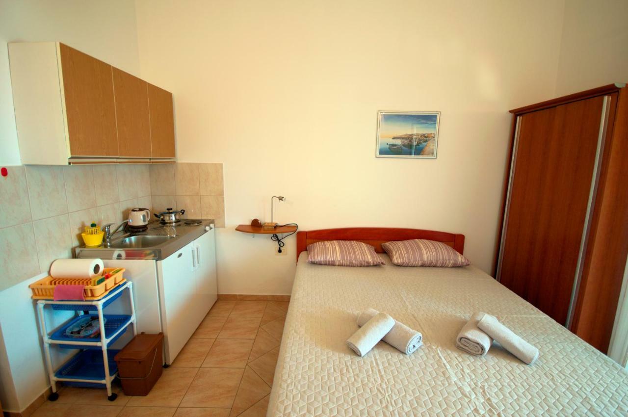 Studio Apartman Стара Башка Экстерьер фото