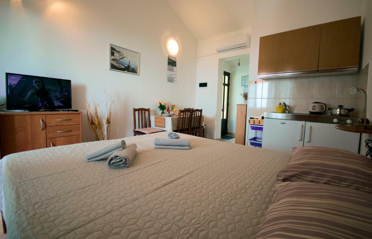 Studio Apartman Стара Башка Экстерьер фото